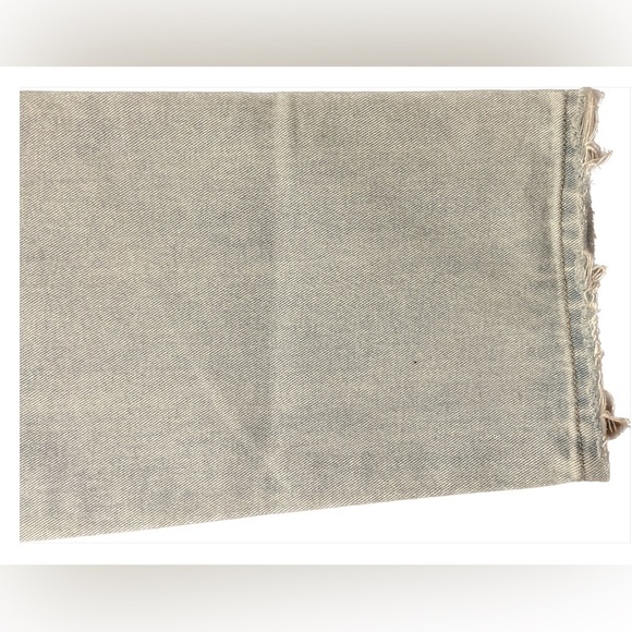 NWT Zenana Light wash distressed denim jeans - Picture 4 of 6
